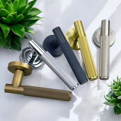 Z720 Knurled Lever Rose Door Handle